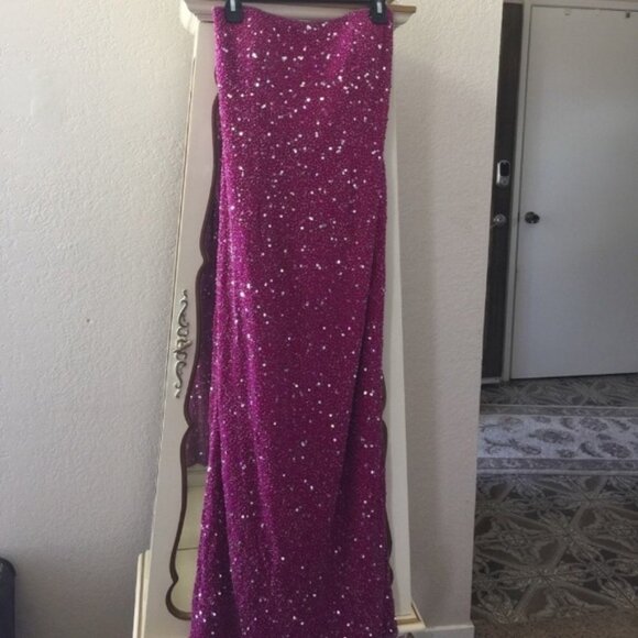 Beautiful sequin gown by Scala - Picture 1 of 6